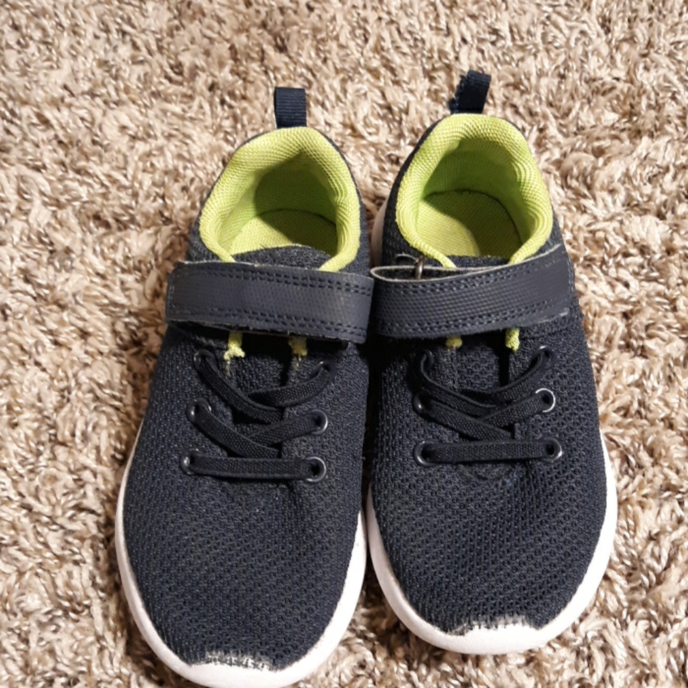 #527Primark Mesh boys sneakers. Size: 11